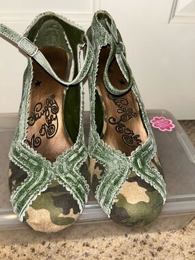 naughty monkey Camouflage Green leather Trim Ankle-Strap Heels